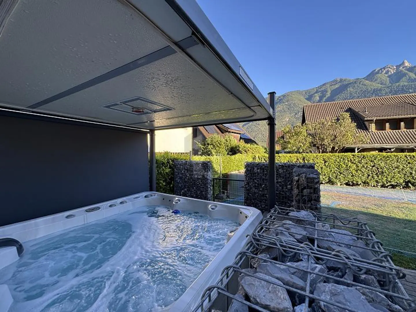 EXCEPTIONAL, JACUZZI AND PREMIUM EQUIPMENT - Photo 5 of 6
