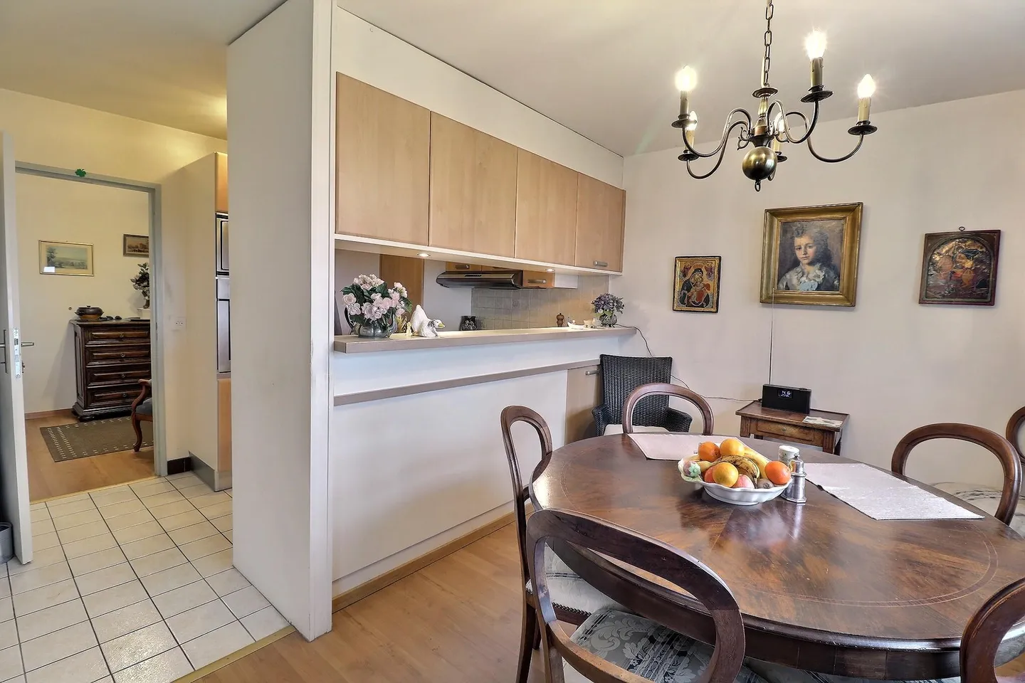 Charming apartment in Viager, ideally located in Mont-sur-Rolle, in the heart of one of the most sought-after villages of La Côte. - Photo 2 of 13