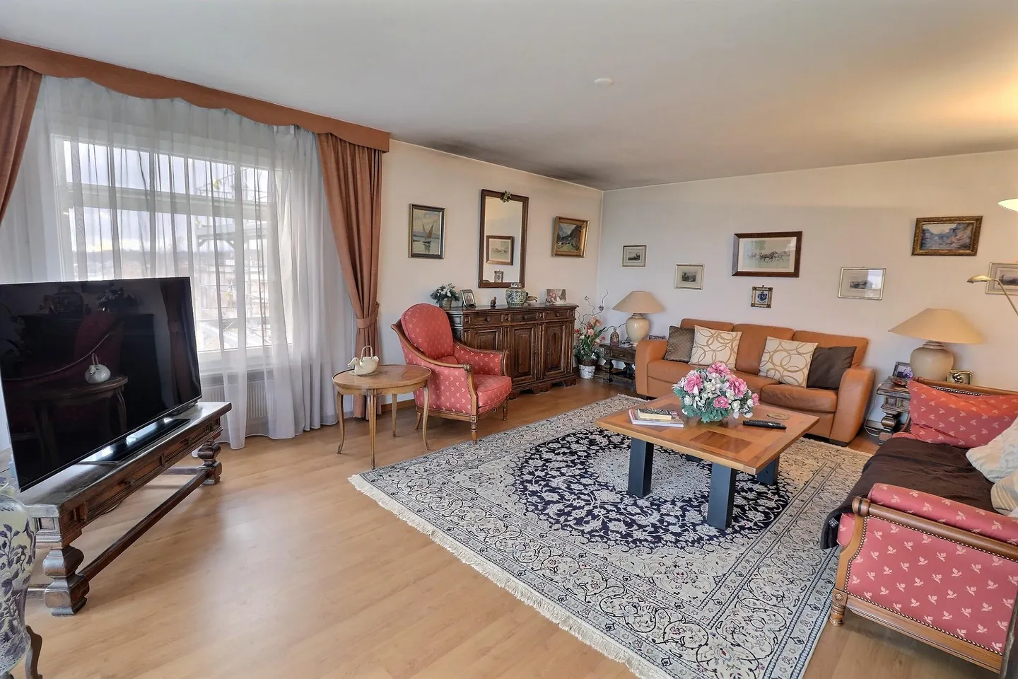 Charming apartment in Viager, ideally located in Mont-sur-Rolle, in the heart of one of the most sought-after villages of La Côte. - Photo 5 of 13