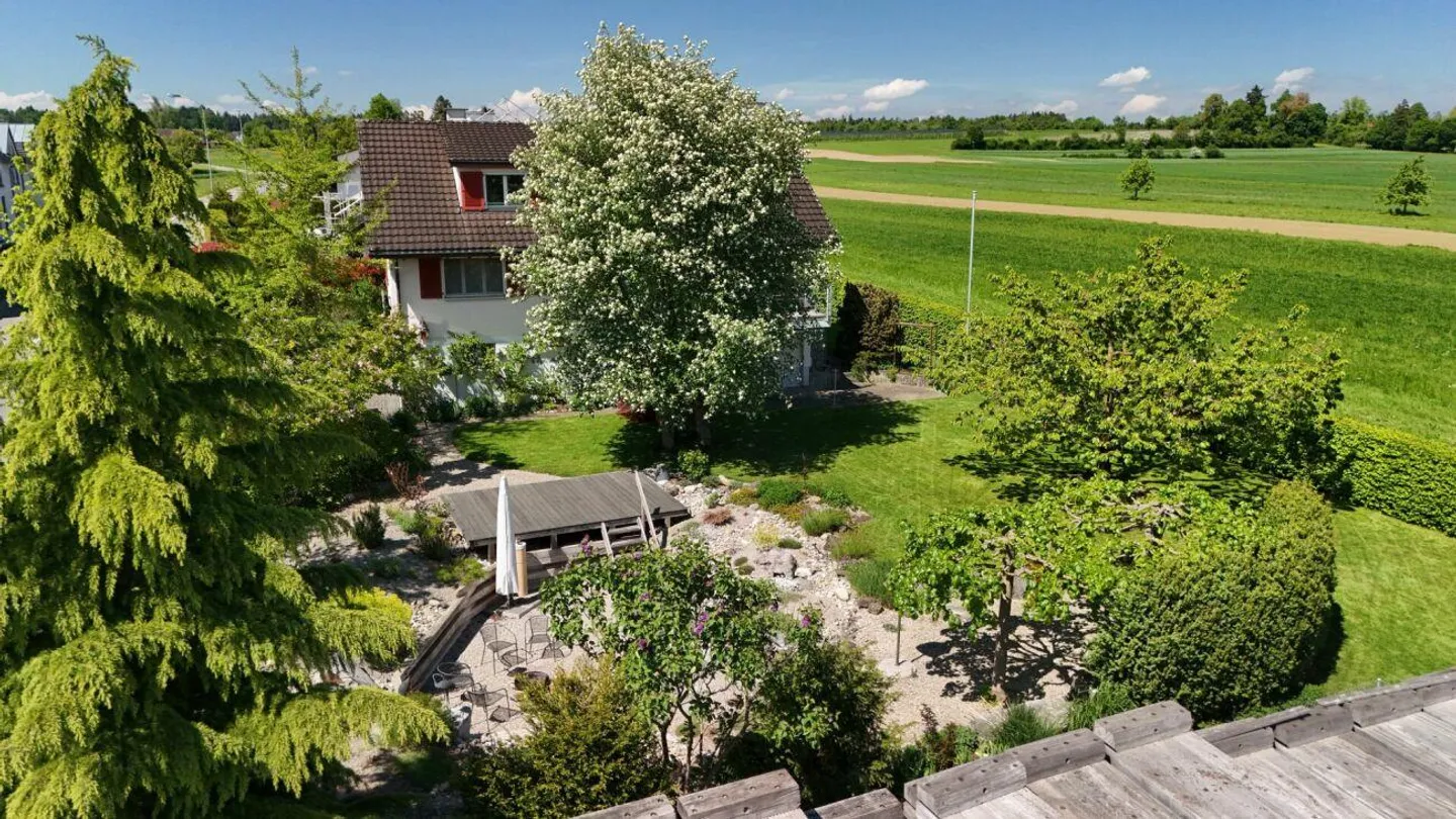 Maison individuelle de 8,5 pièces avec un vaste espace extérieur à Mattwil - Photo 2 sur 20