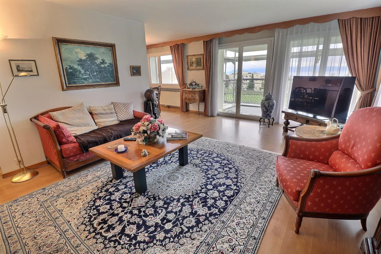 Charming apartment in Viager, ideally located in Mont-sur-Rolle, in the heart of one of the most sought-after villages of La Côte. - Photo 4 of 13