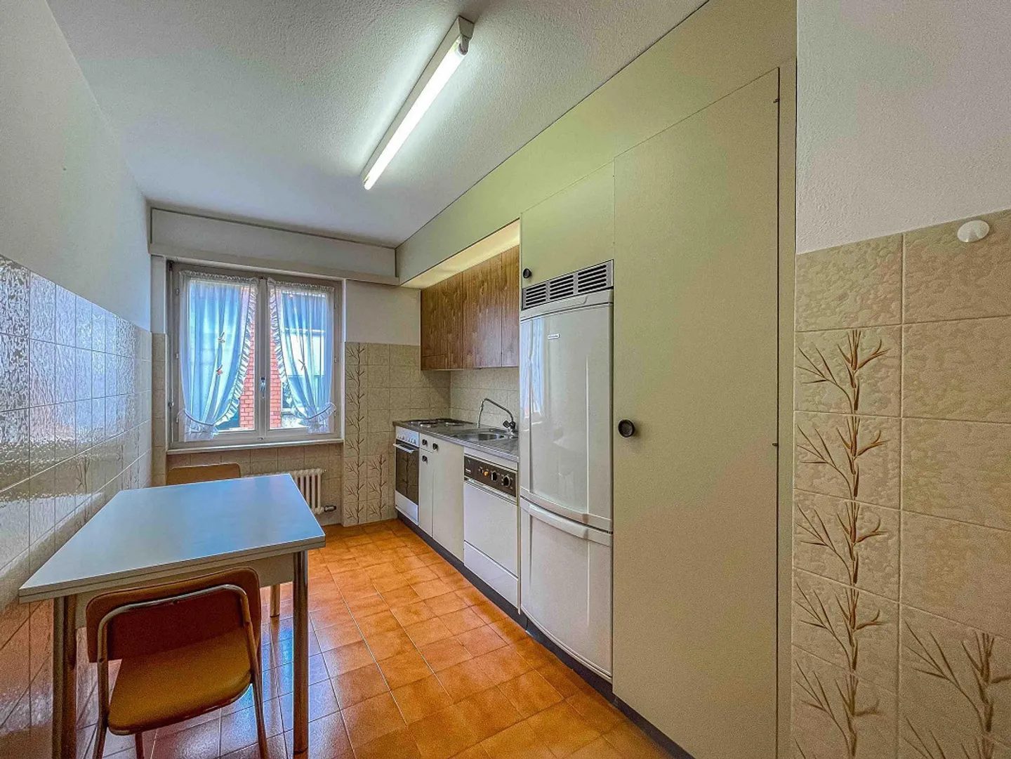 Renovation Opportunity: 3 Rooms Ideal for Investment - Photo 2 of 5