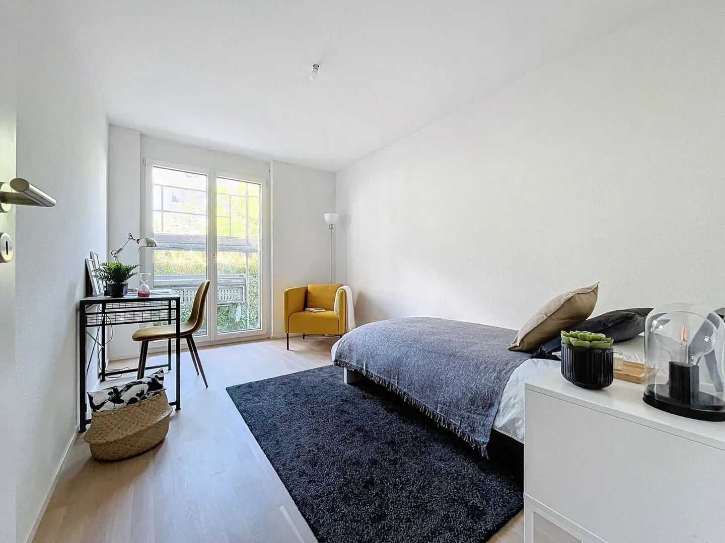 Charming Apartment with Garden - Photo 3 of 9