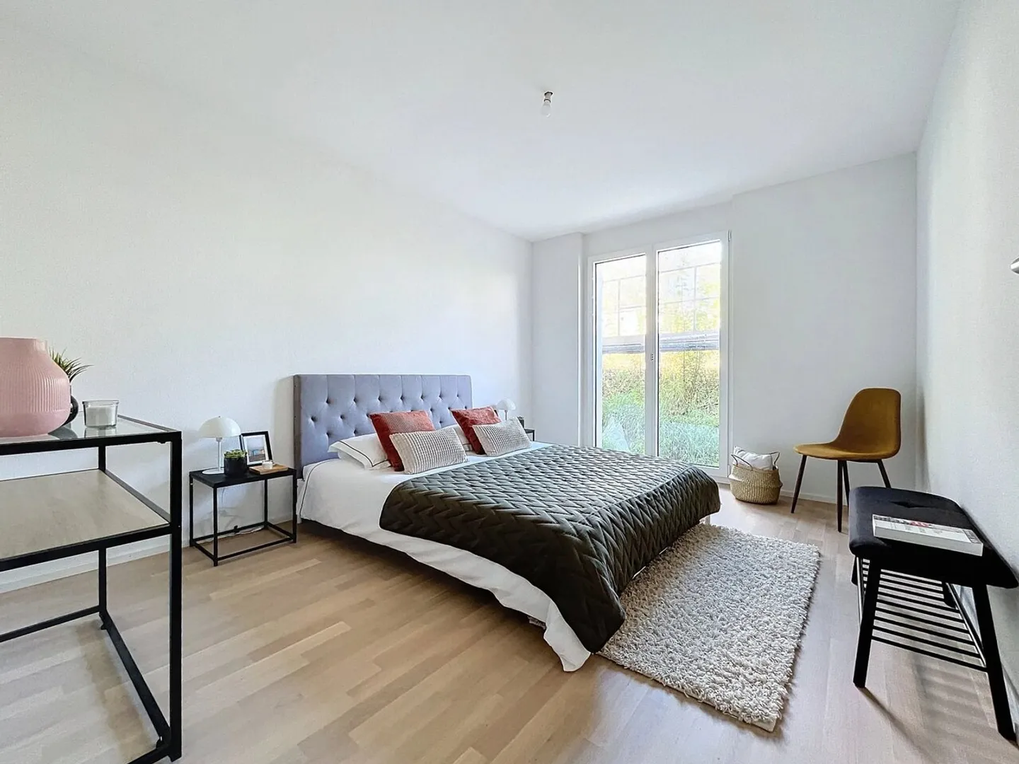 Charming Apartment with Garden - Photo 2 of 9