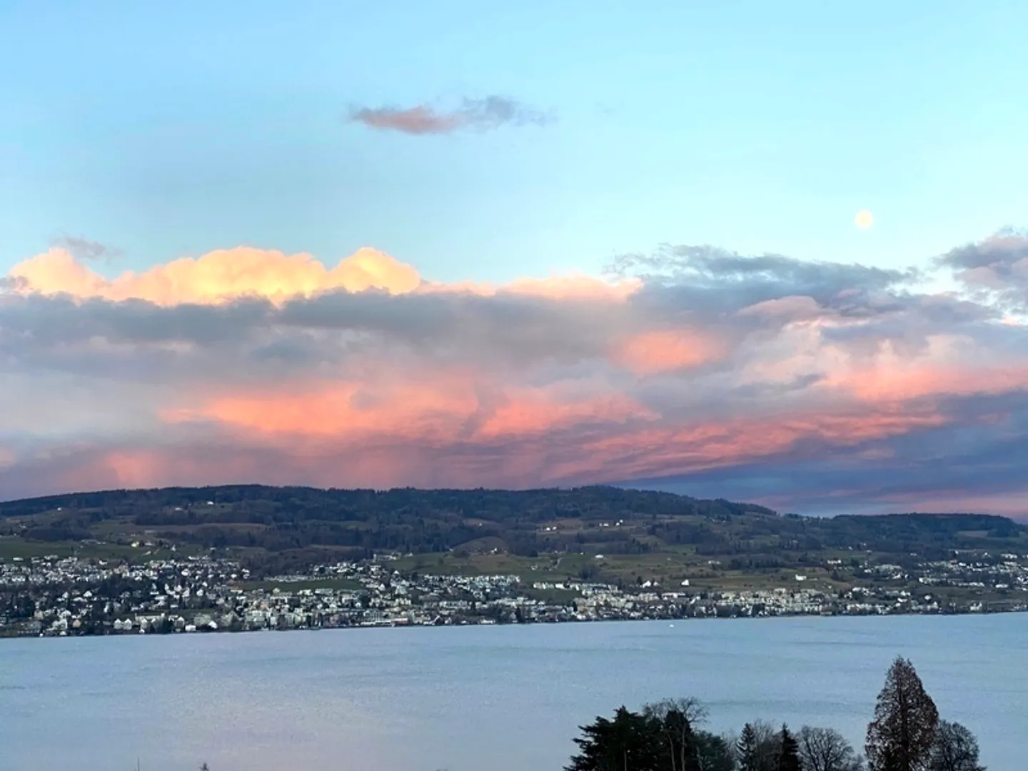 Stupendo Attico con Vista Lago - Foto 1 di 10