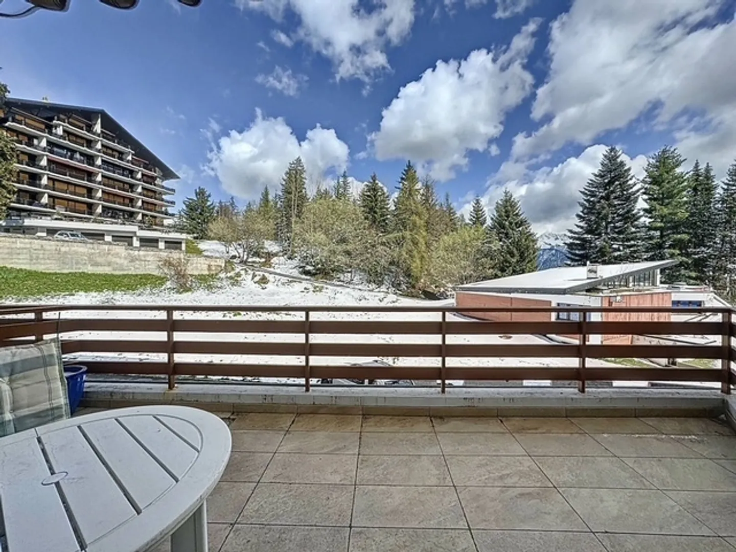 Spazioso studio di fronte agli impianti di risalita - Foto 2 di 8