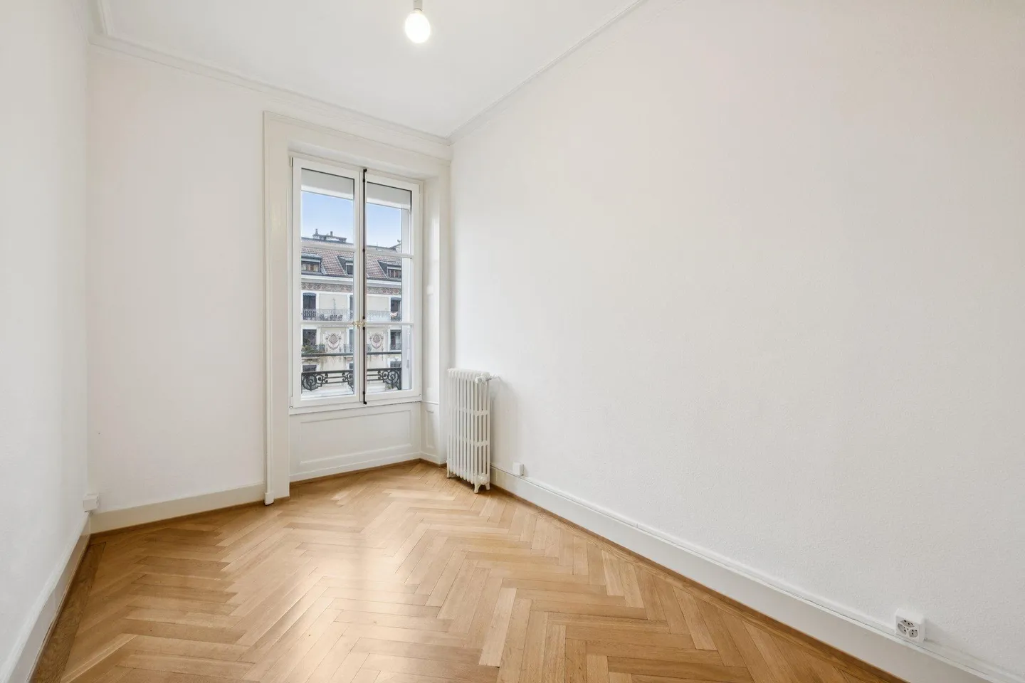 Spacious 5-Room Apartment - Photo 11 of 11