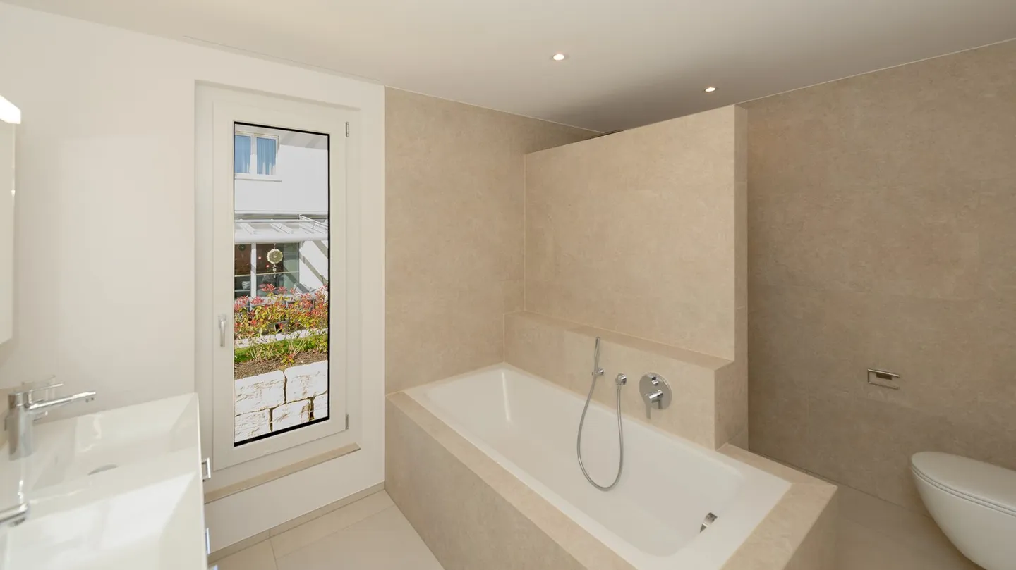 Casa unifamiliare di nuova costruzione con 5 ½ stanze e cucina da sogno, molto spazio per i vostri bambini nel grande giardino, ecc. - Foto 7 di 10