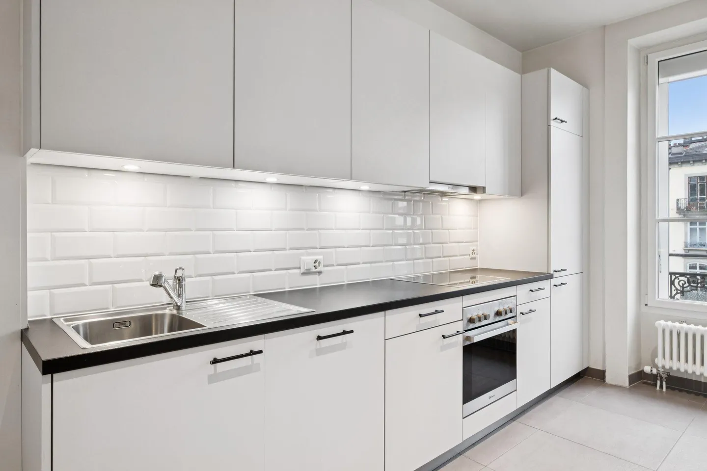 Spacious 5-Room Apartment - Photo 5 of 11