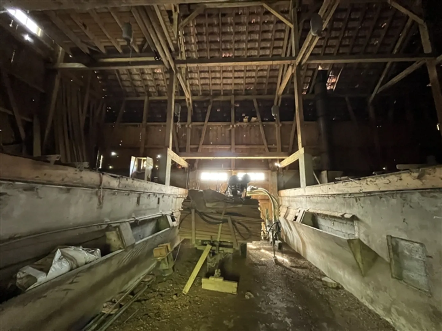 Beautiful farmhouse with great potential - Photo 4 of 8