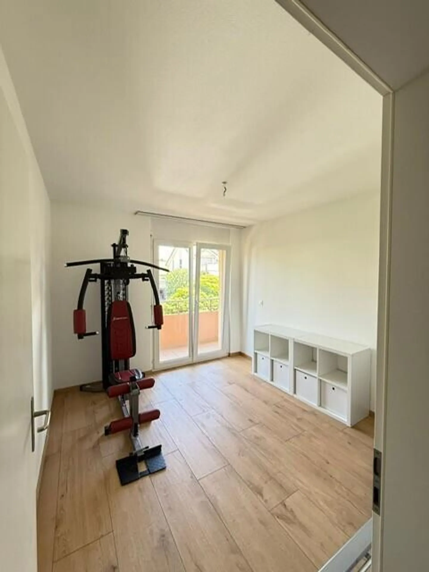 Spacious, bright apartment with stunning lake view! - Photo 8 of 13