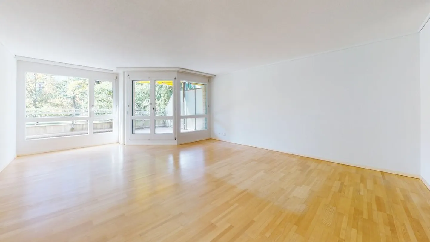 Spacious 3.5-Room Apartment - Photo 2 of 10