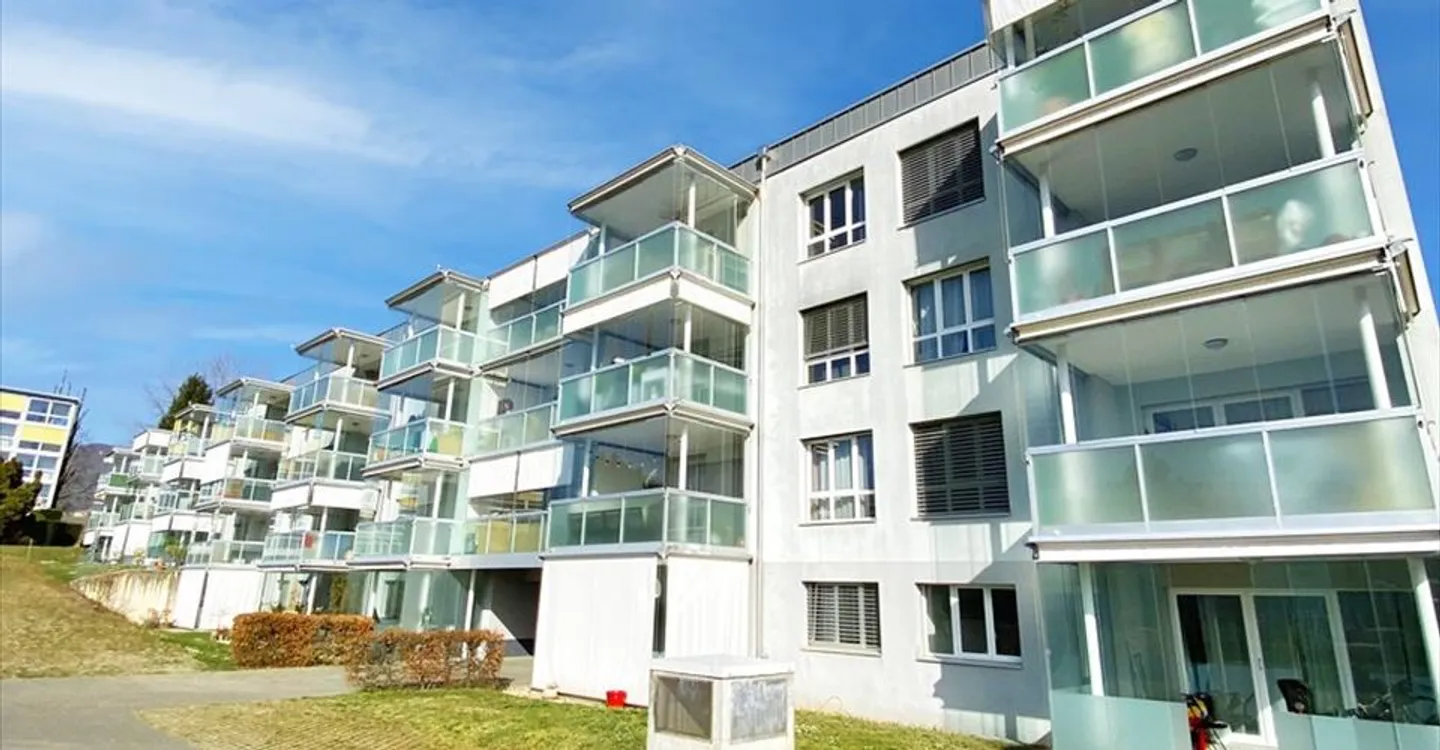 Mixed-use building for rent - Photo 1 of 2