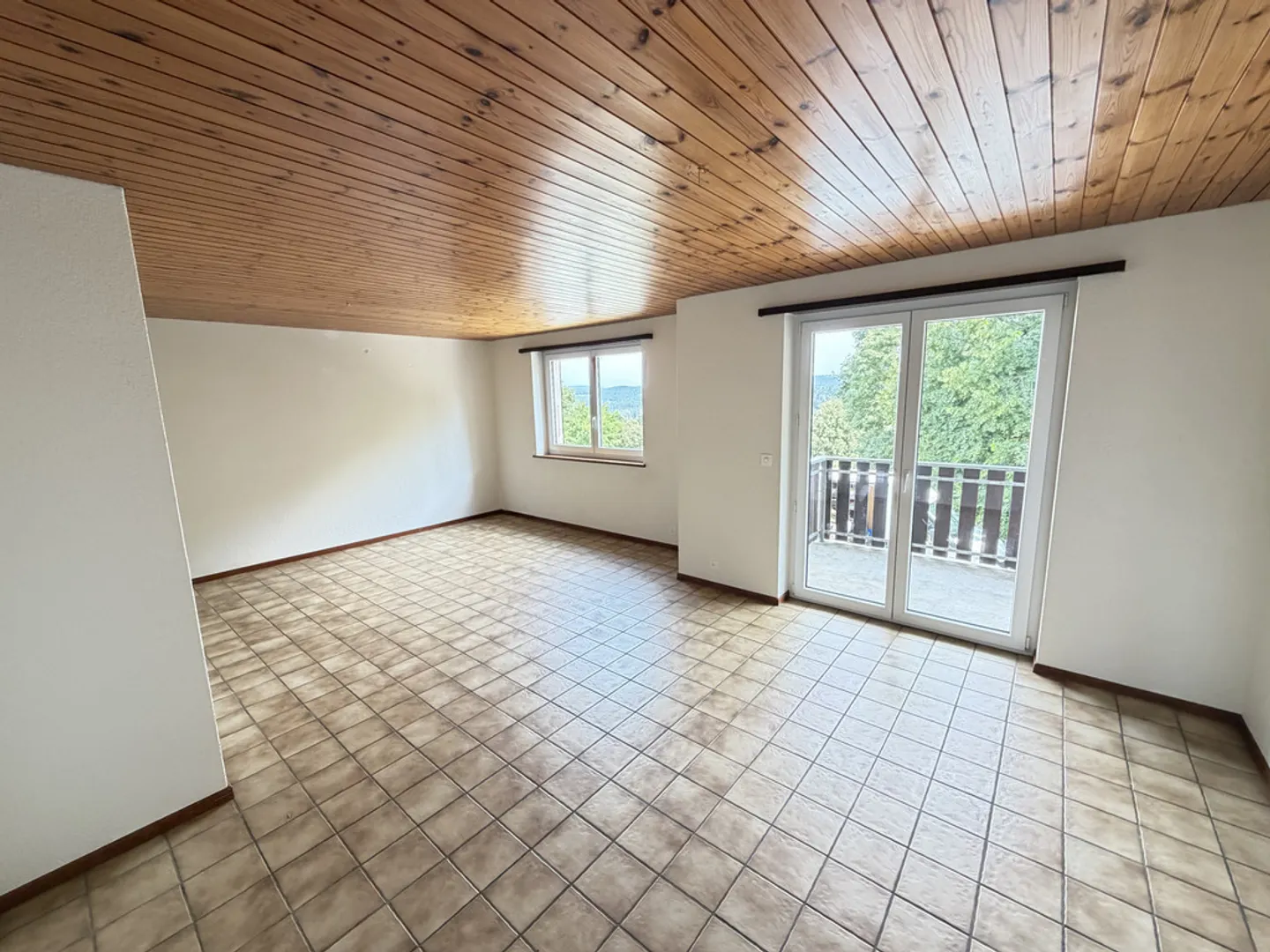 Appartement spacieux avec terrasse - Photo 5 sur 12