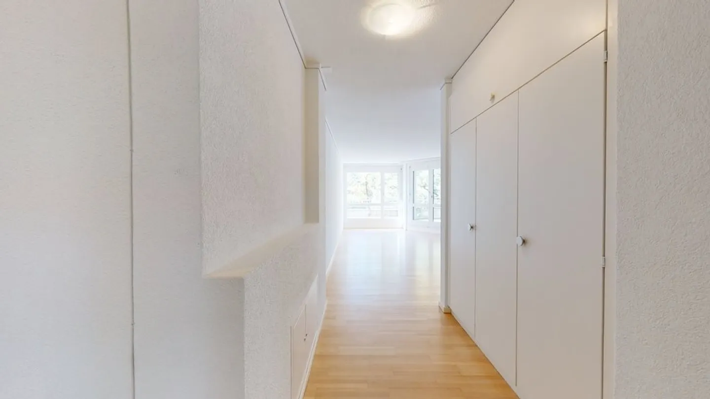 Spacious 3.5-Room Apartment - Photo 6 of 10