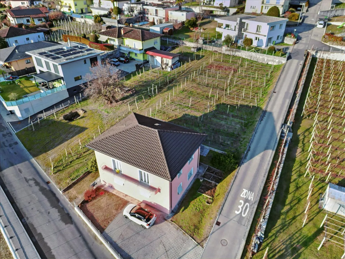 4 Modern Single-Family Homes with Garden and Open View - Photo 2 of 6