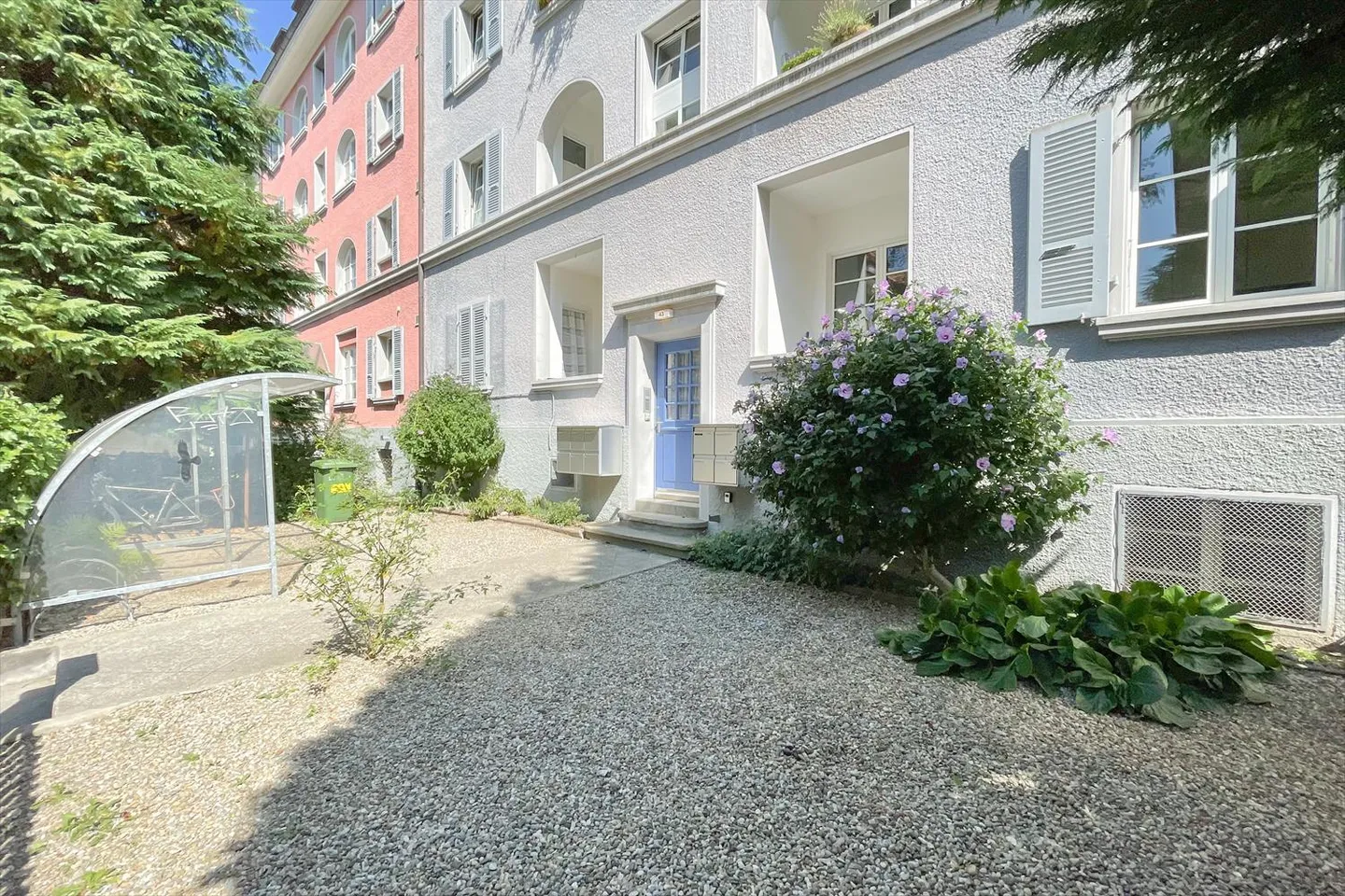 Spacious 2-room apartment in the Weissenbühl district - Photo 2 of 9