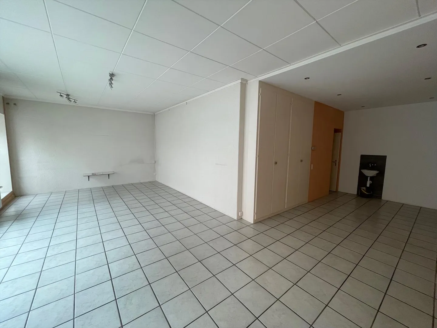 Commercial Space for Rent - Photo 4 of 4