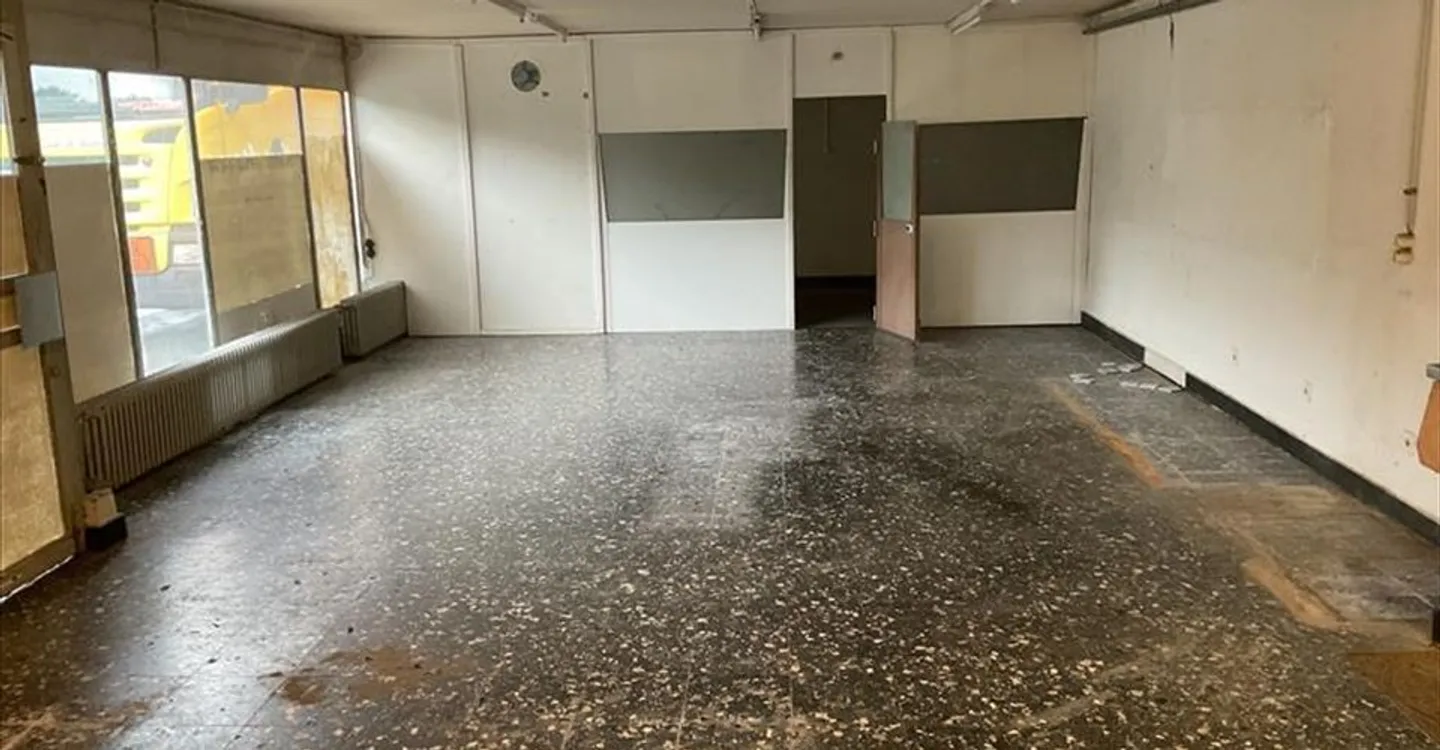 Mischgenutztes Gebäude mieten - Foto 2 von 5