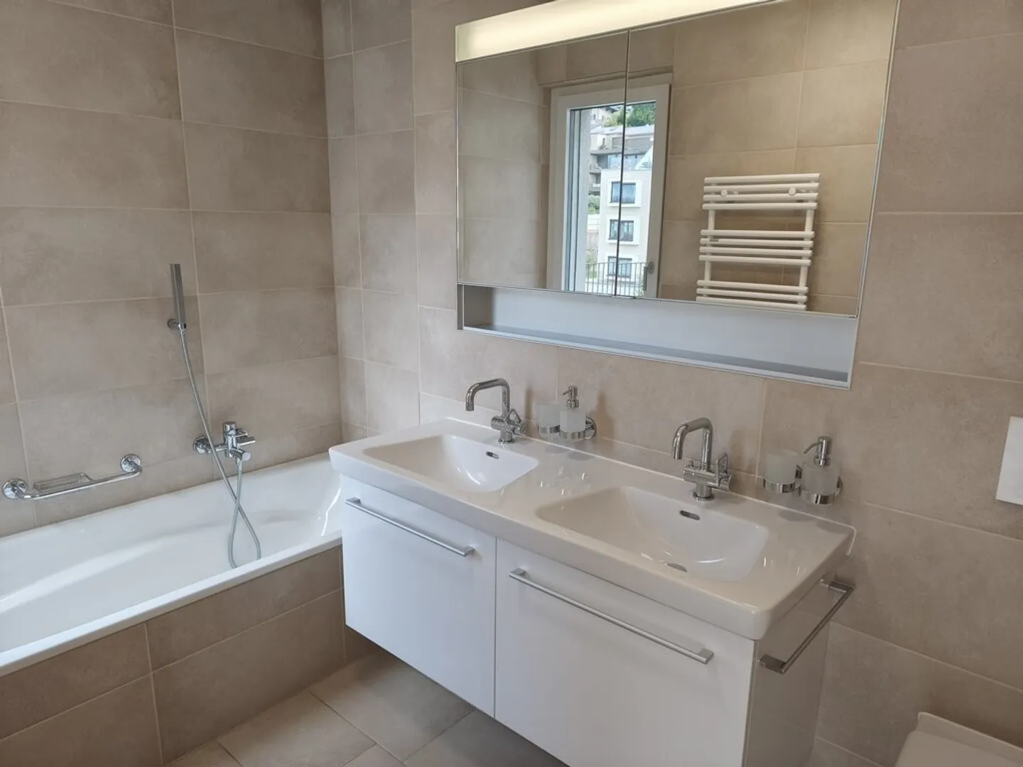 Appartamento attico elegante con vista mozzafiato - Foto 6 di 12