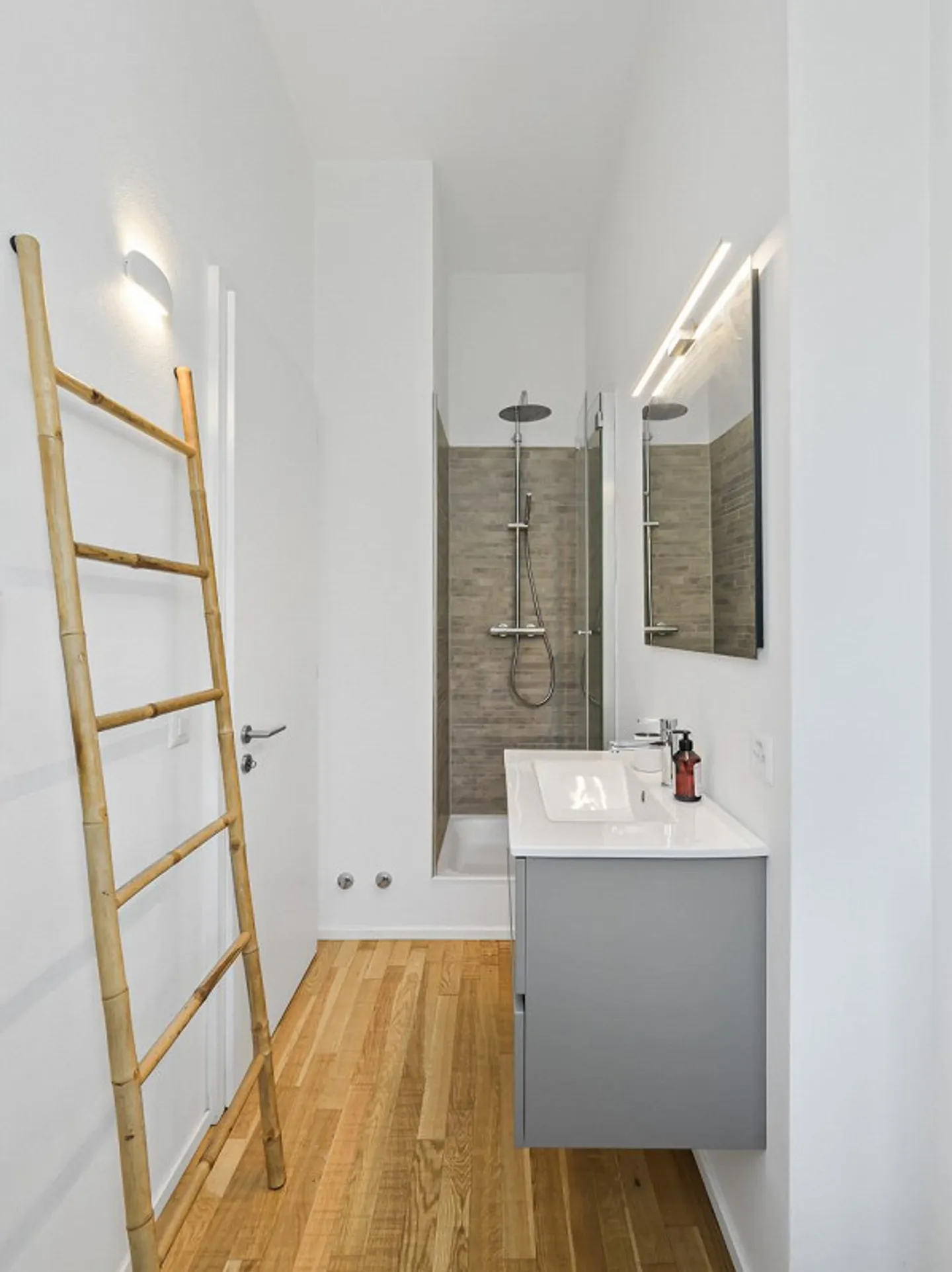 Elegance and Comfort in the Historic Heart of Lugano. - Photo 6 of 6