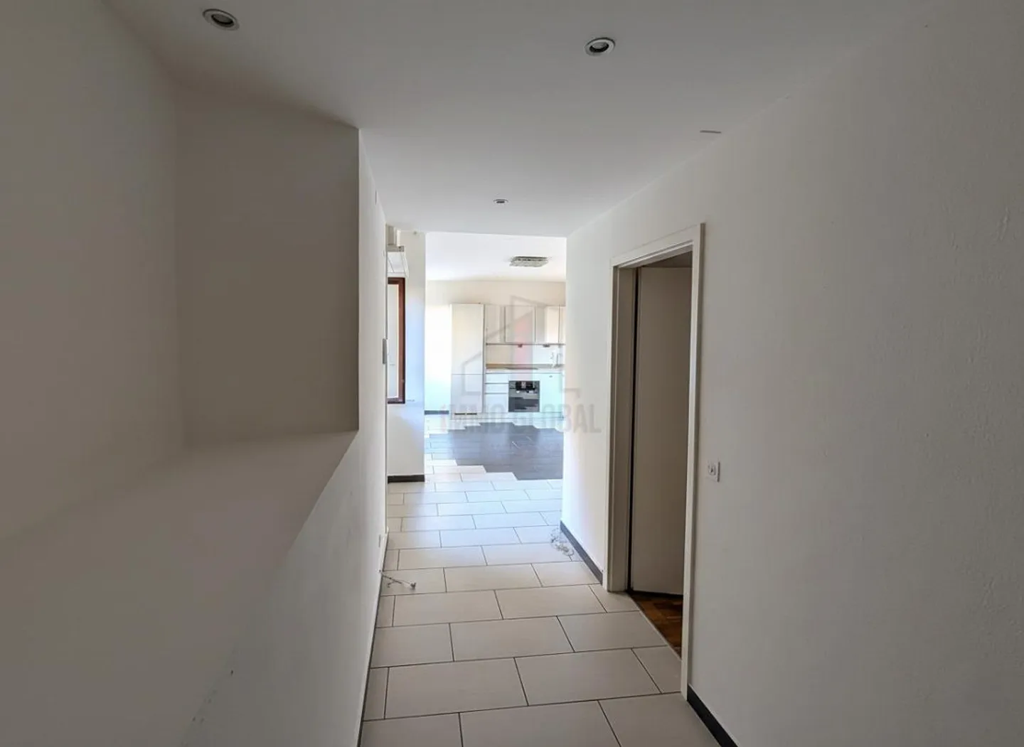 APPARTEMENT CONFORTABLE DANS UN SECTEUR TRANQUILLE - Photo 3 sur 8