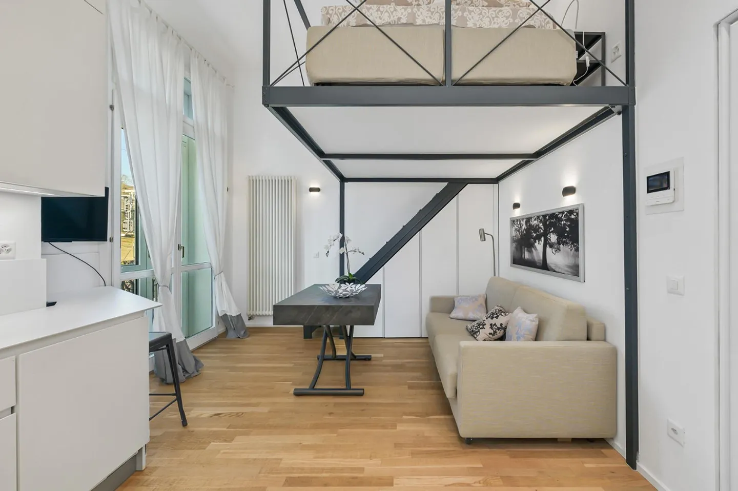 Elegance and Comfort in the Historic Heart of Lugano. - Photo 2 of 6