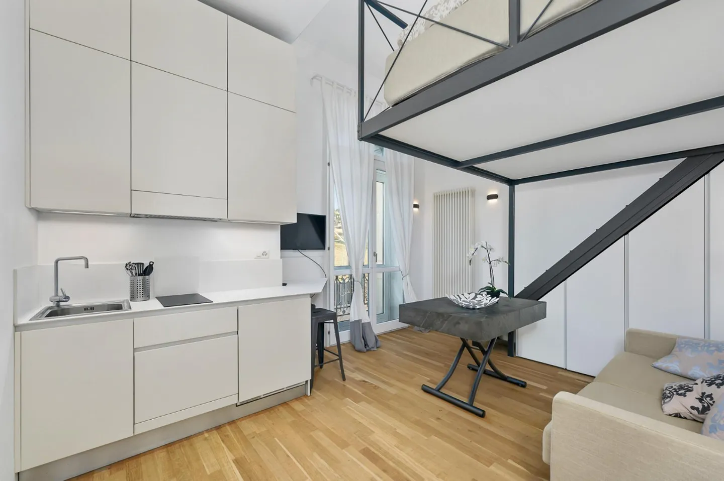 Elegance and Comfort in the Historic Heart of Lugano. - Photo 3 of 6