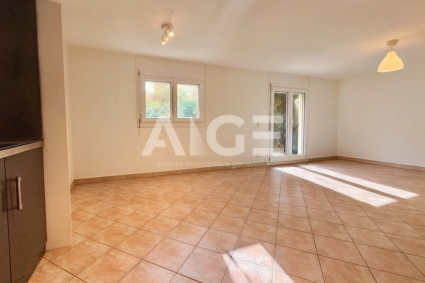 Pretty villa with independent studio - Photo 5 of 11