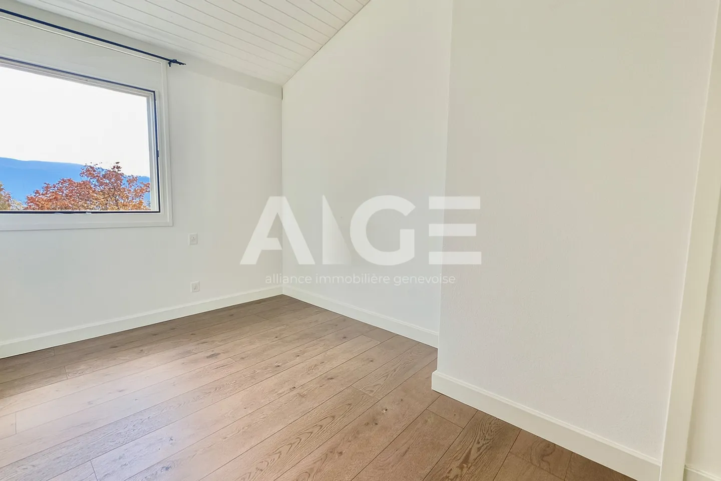 Pretty villa with independent studio - Photo 8 of 11