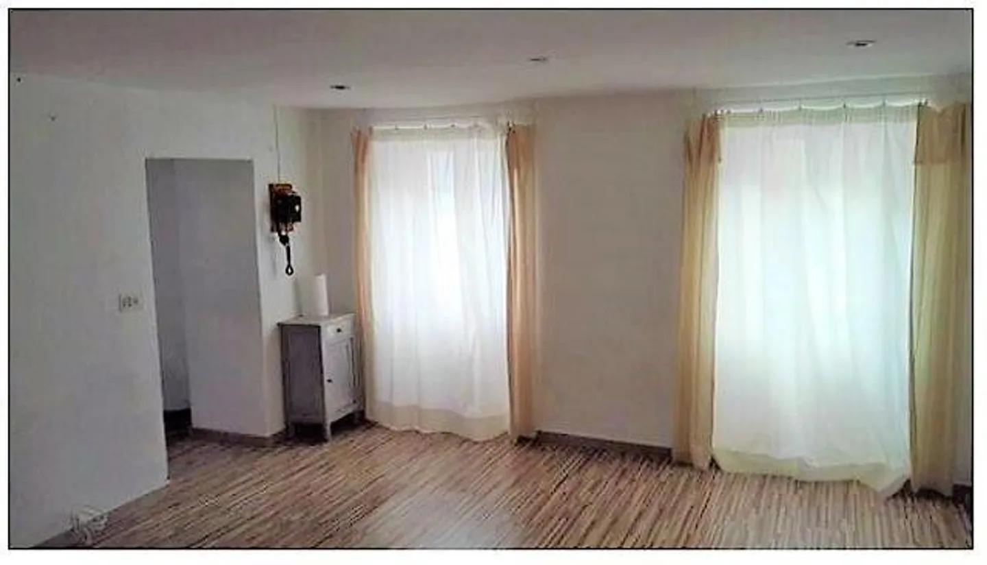 3 1/2-Zimmer-Doppelhaus mit grossem Garten, Terrasse und Parkplatz - Foto 3 von 13