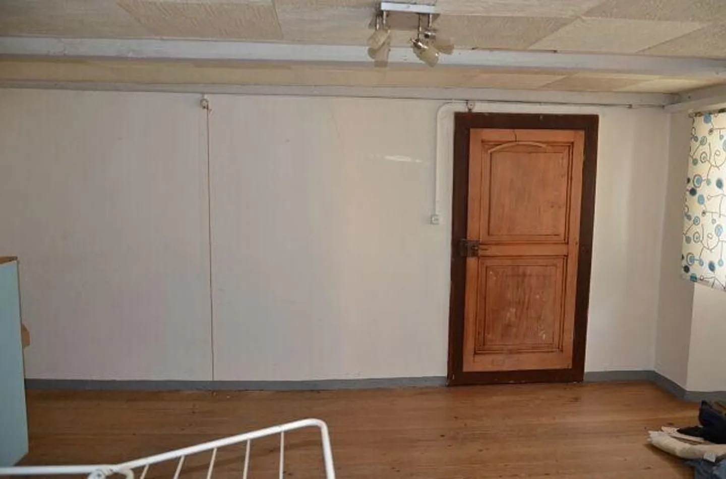 3 1/2-Zimmer-Doppelhaus mit grossem Garten, Terrasse und Parkplatz - Foto 12 von 13