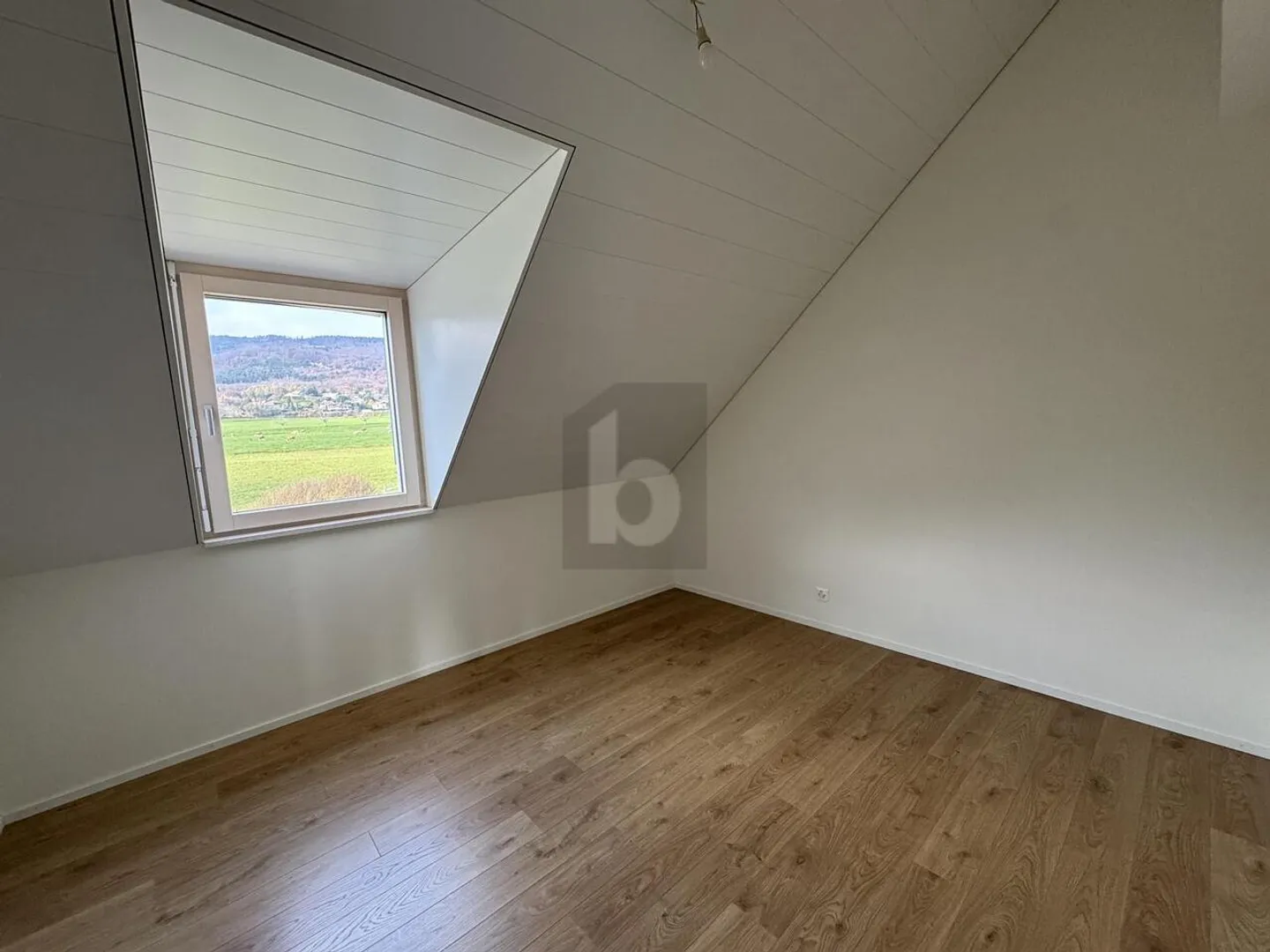 Elegant Duplex with Lake View - Photo 5 of 6