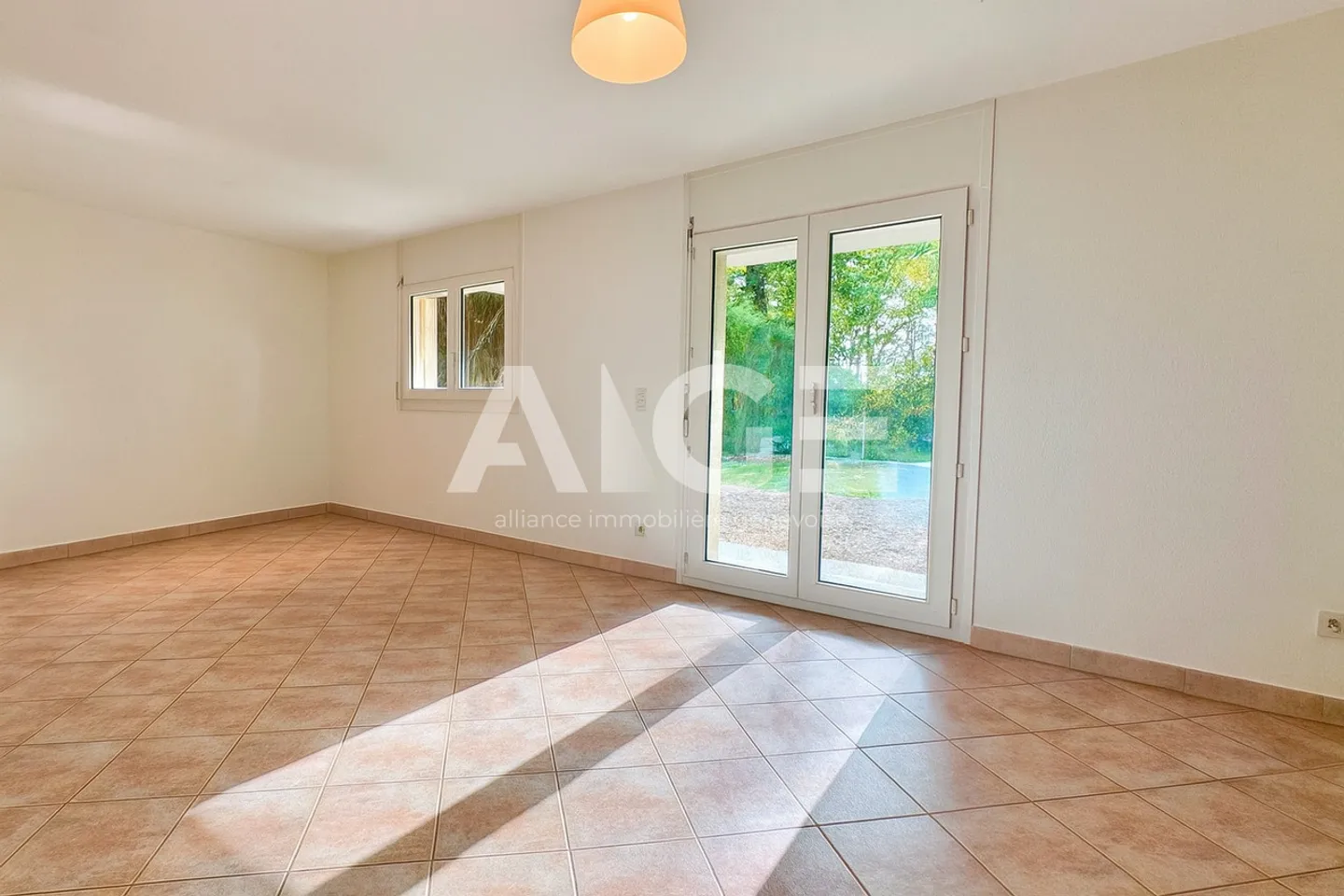 Pretty villa with independent studio - Photo 4 of 11