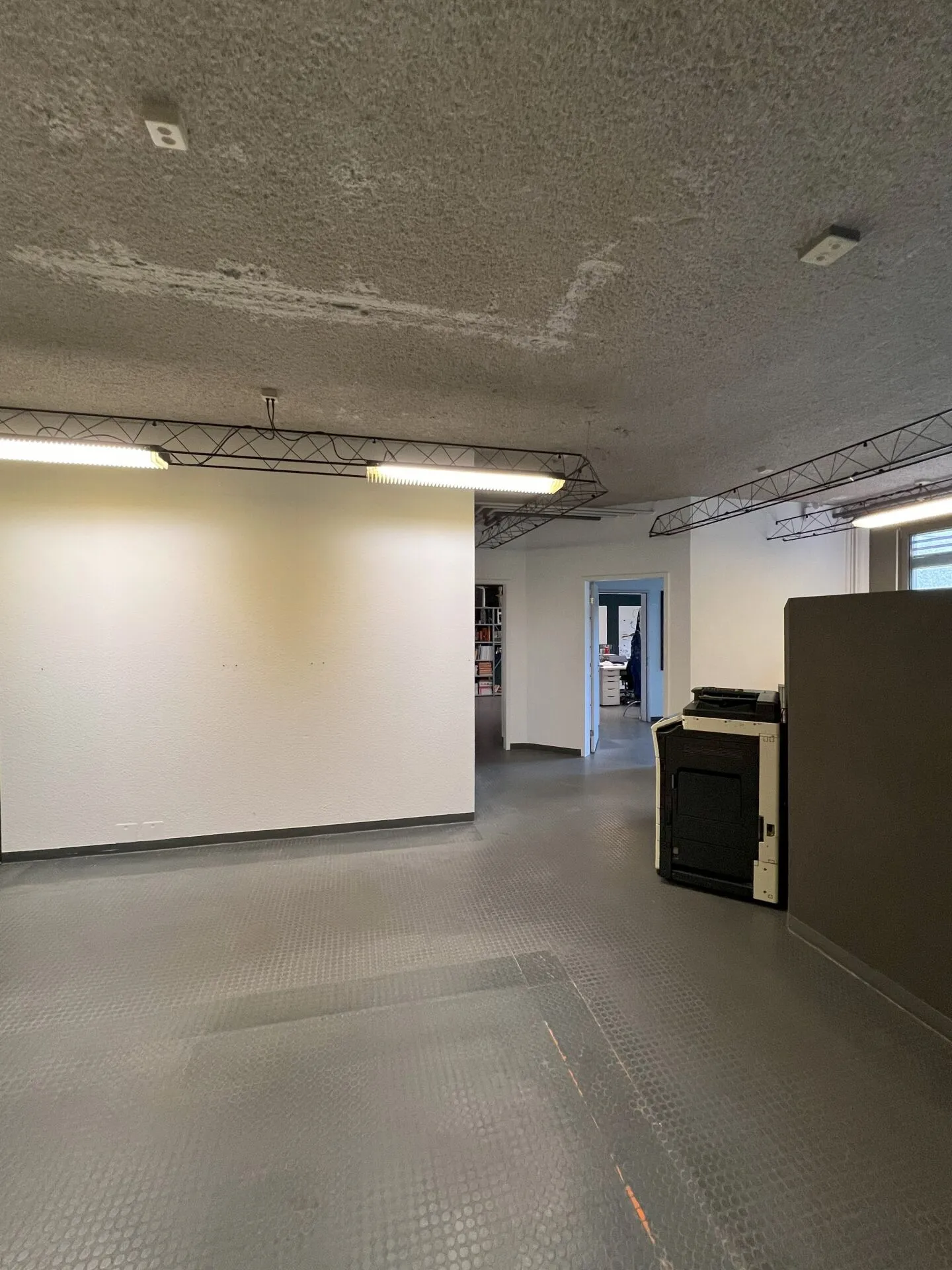 Ampio spazio ufficio in affitto nel vivace quartiere di Binz - Foto 4 di 14