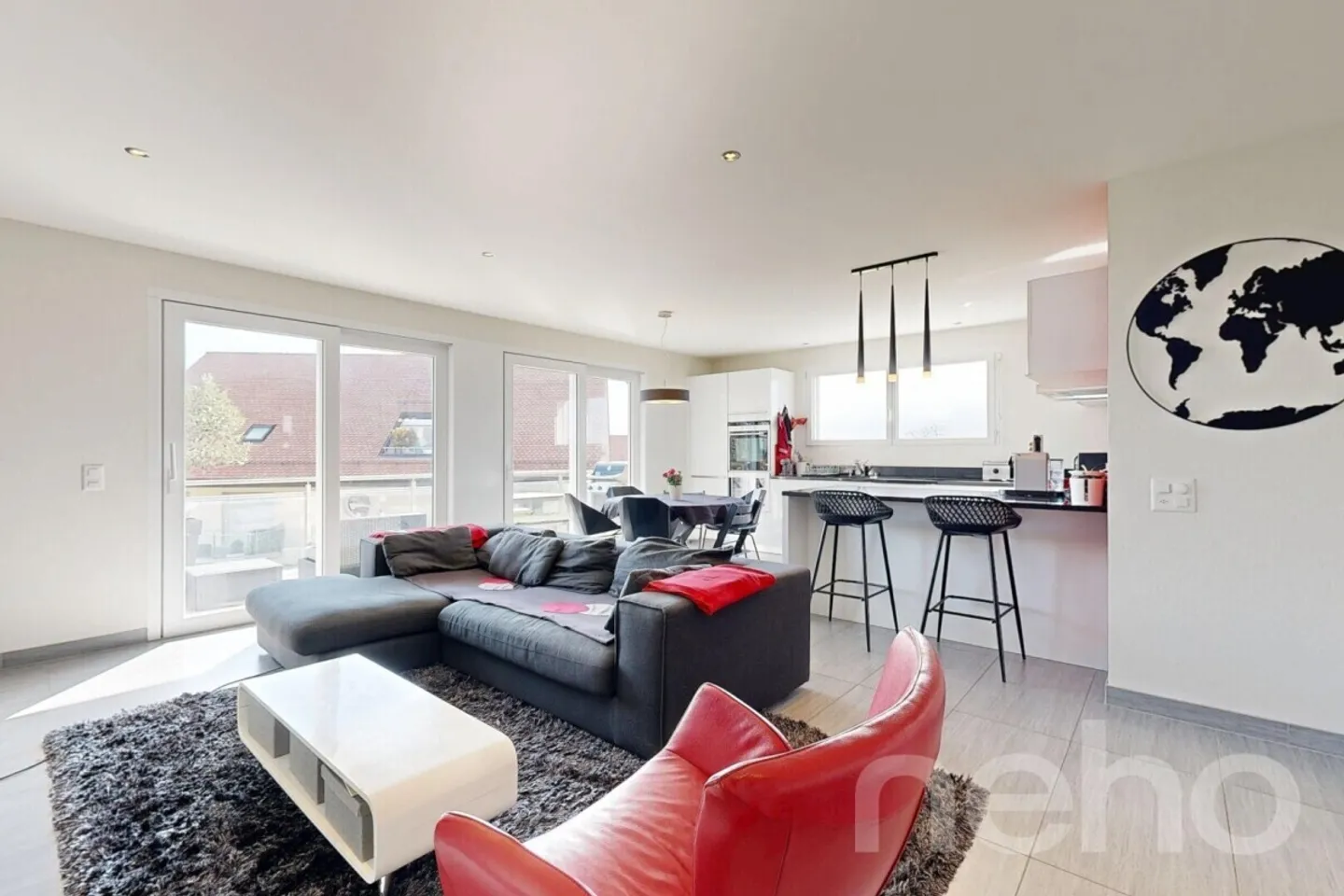 Superb 3.5-room apartment very bright with 2 balconies - Photo 3 of 13