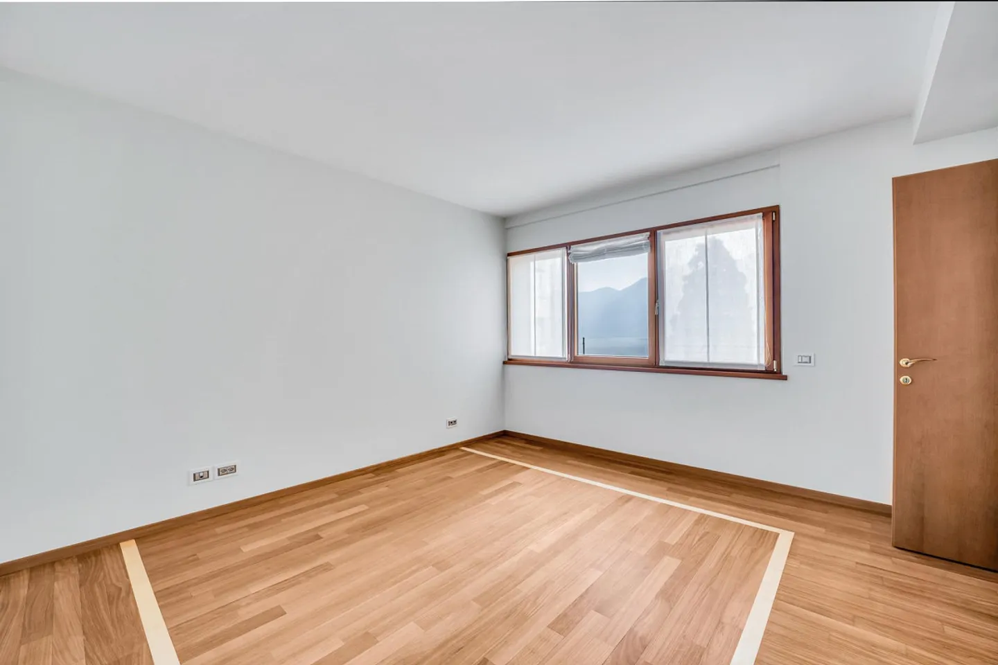 BRIGHT 4.5-ROOM APARTMENT WITH LAKE VIEW IN LUGANO-CENTER - Photo 10 of 11