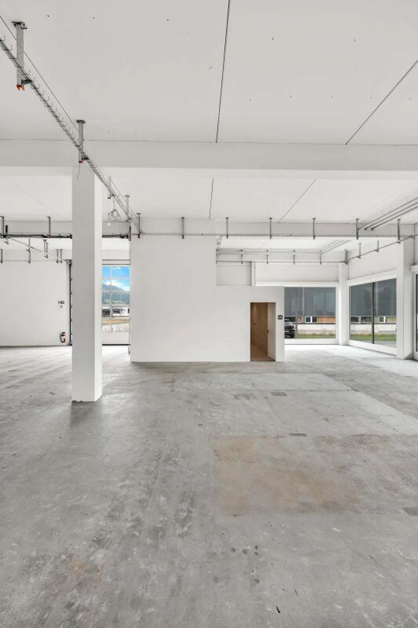 Commercial Space - Photo 3 of 8