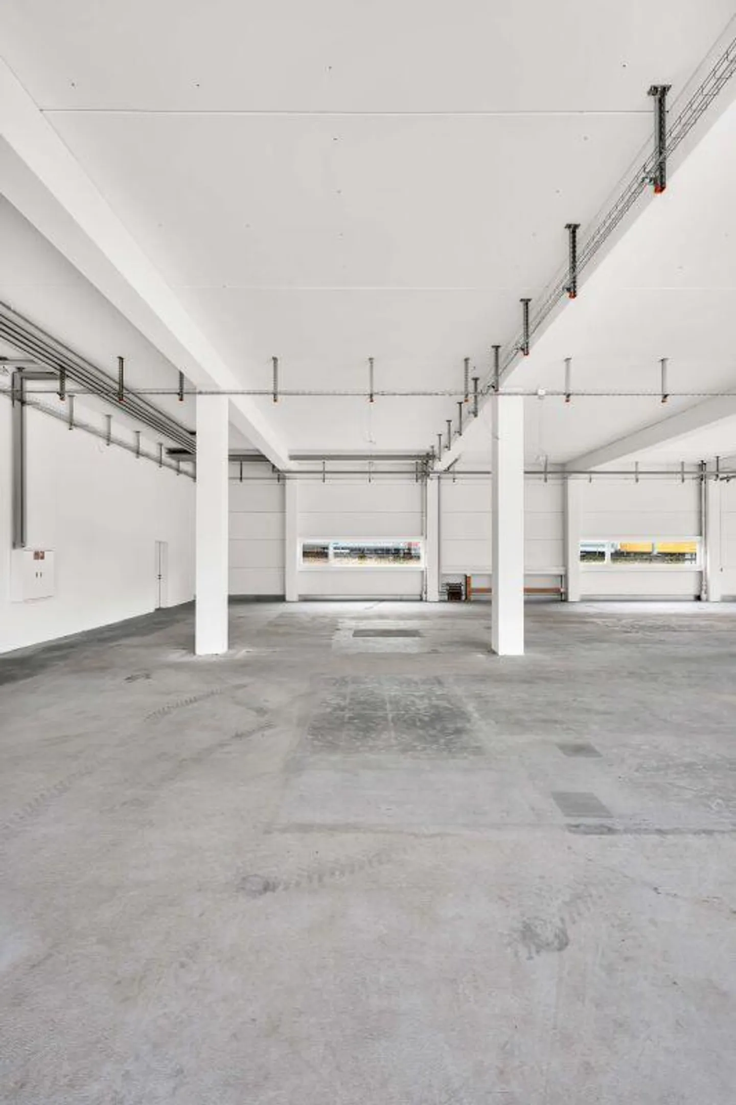 Commercial Space - Photo 4 of 8