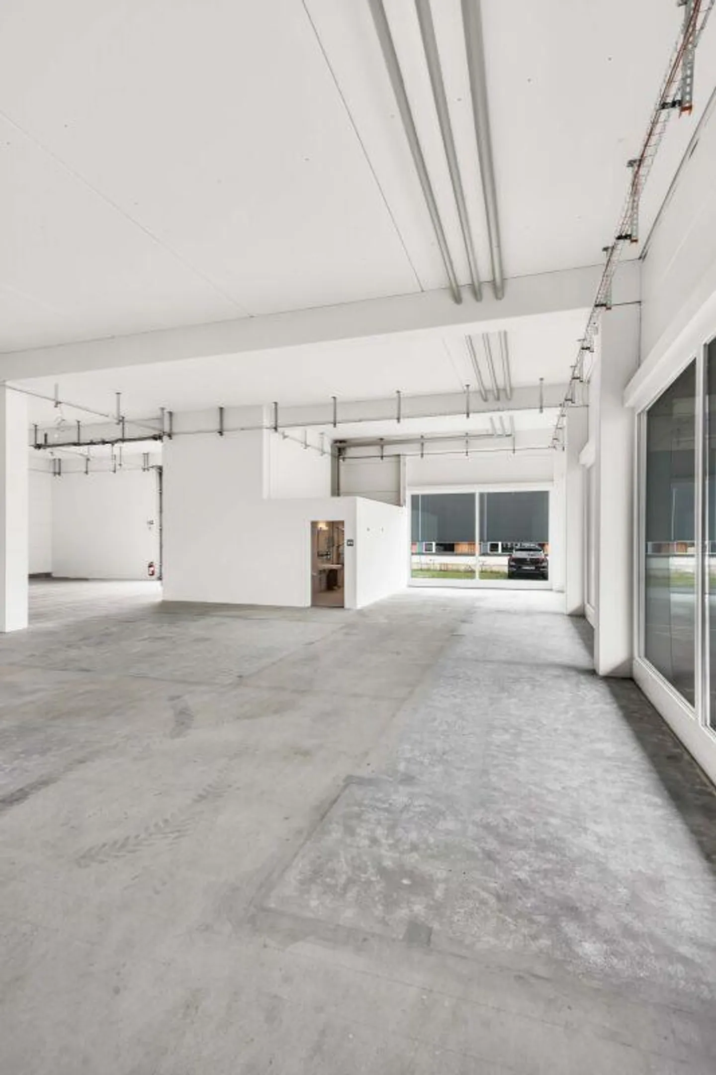 Commercial Space - Photo 5 of 8