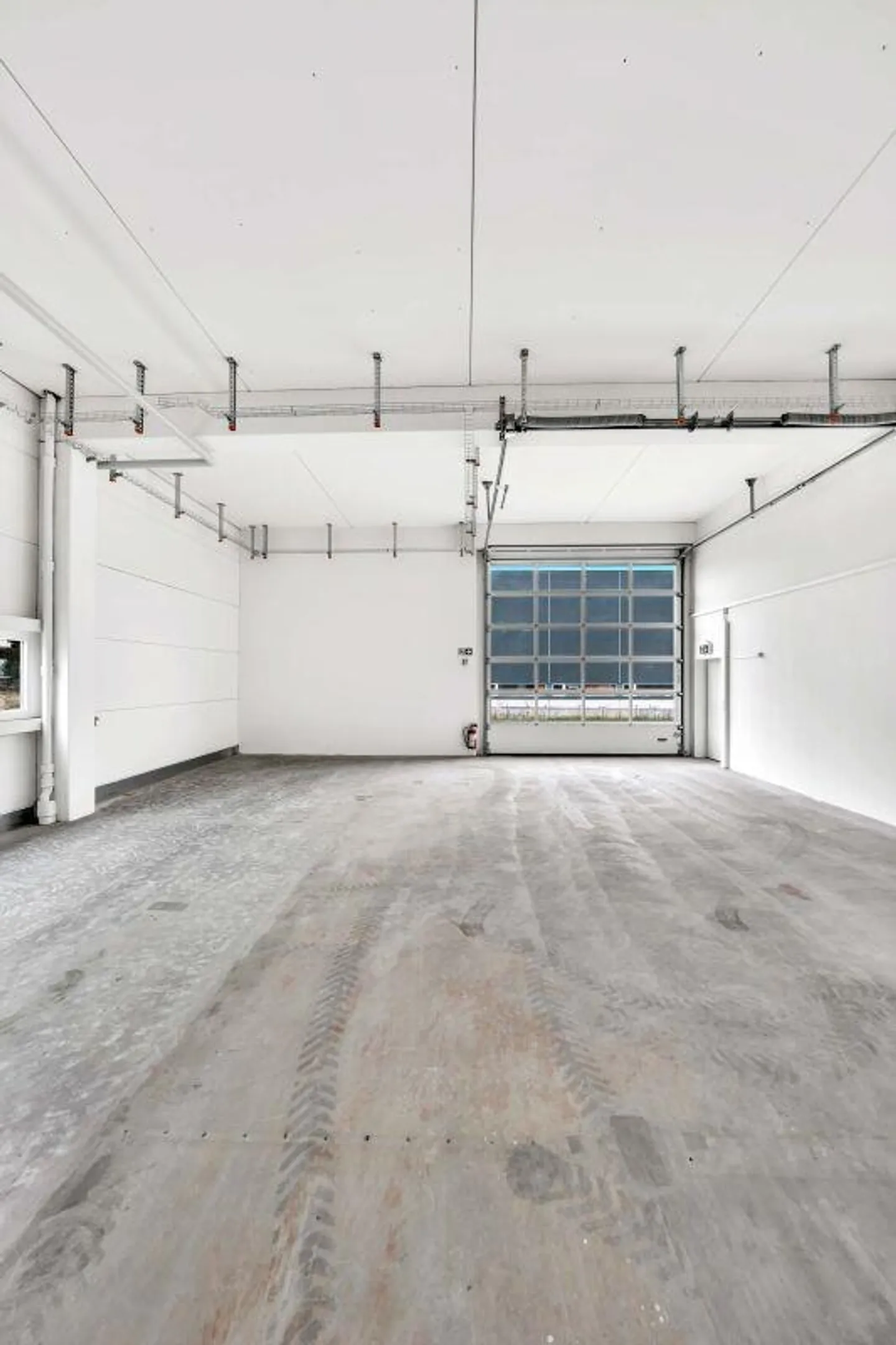 Commercial Space - Photo 7 of 8