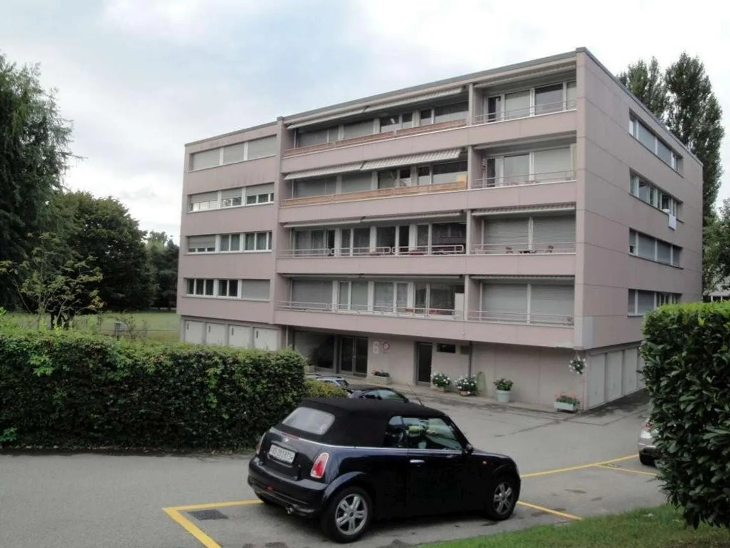 Bright apartment in a serene setting - Photo 2 of 3