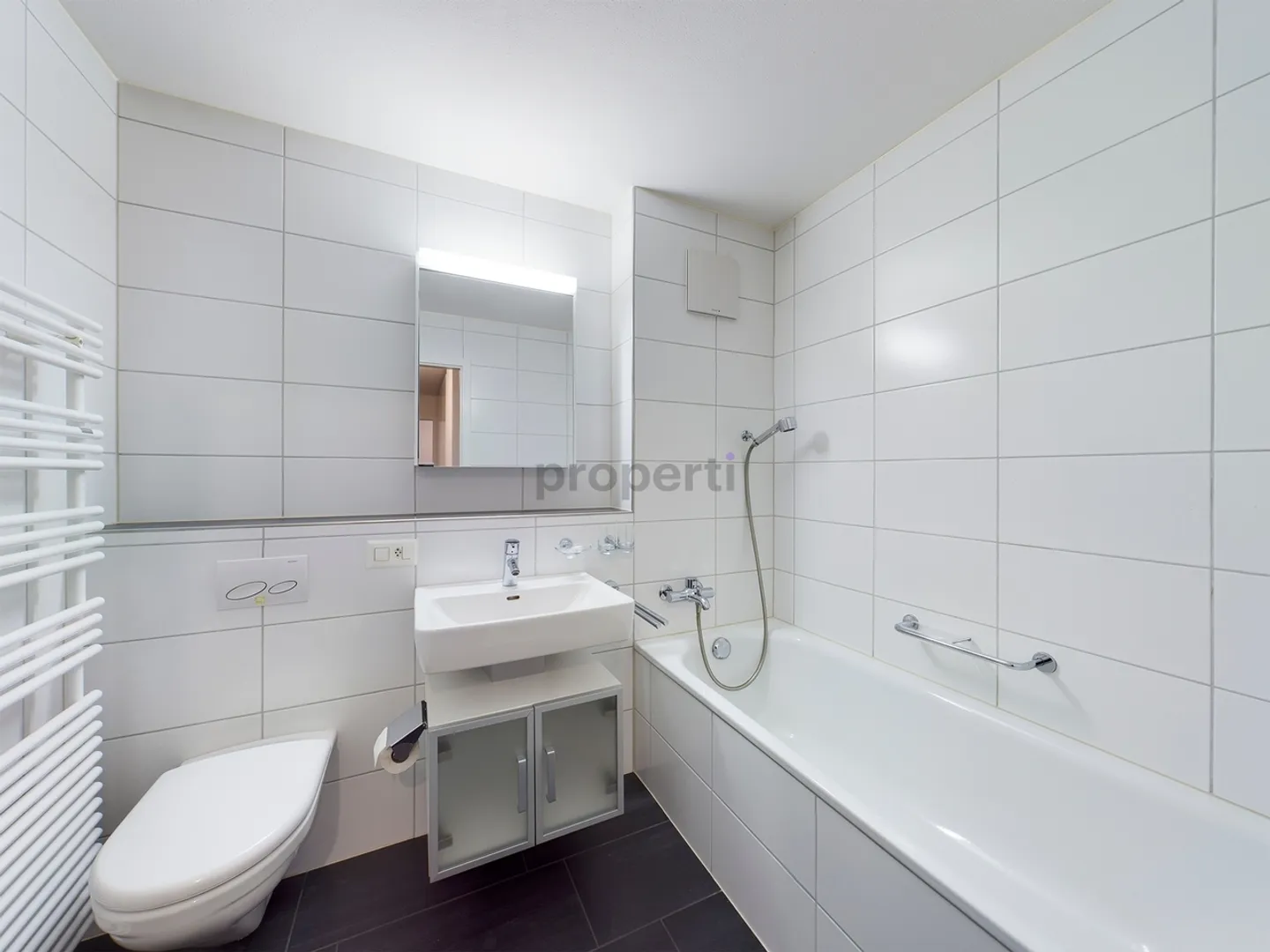 Modern with good transport connections - Photo 12 of 13