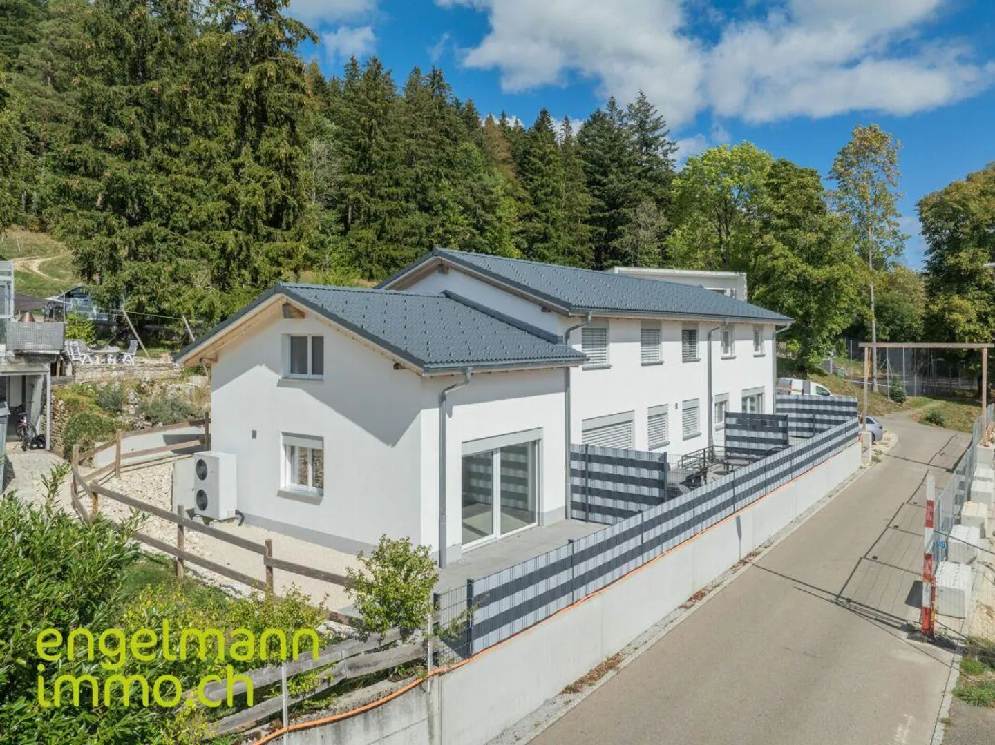 Eigentum mit 3 Reihenhäusern - Foto 1 von 12