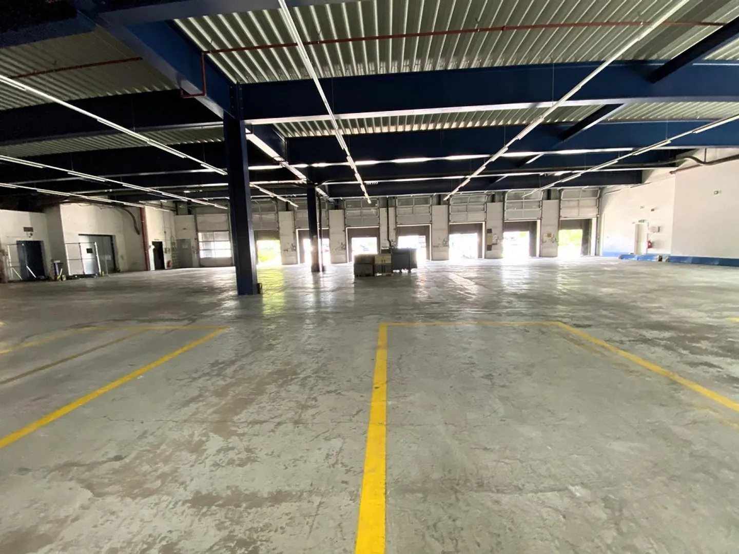 Your new logistics location in a prime location - Photo 10 of 13
