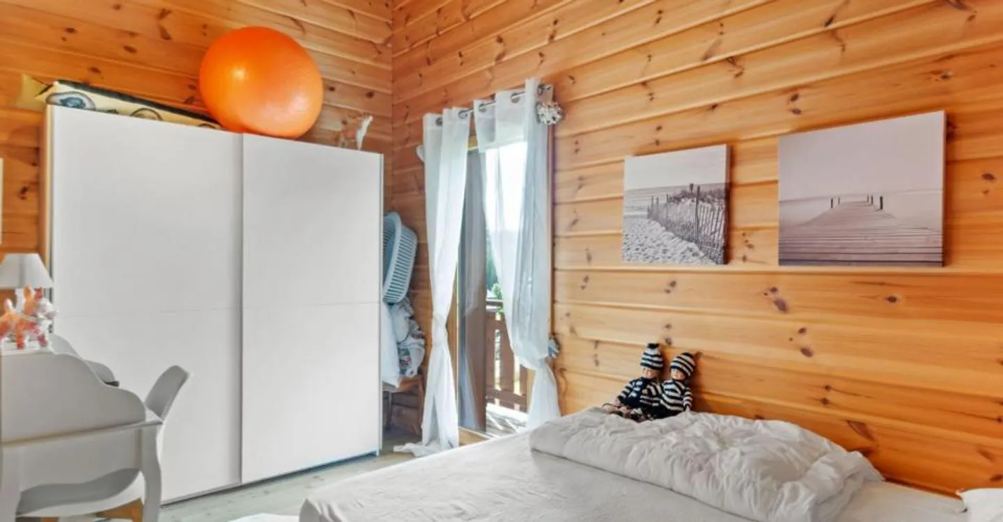 Charming Wooden Chalet Retreat - Photo 11 of 12