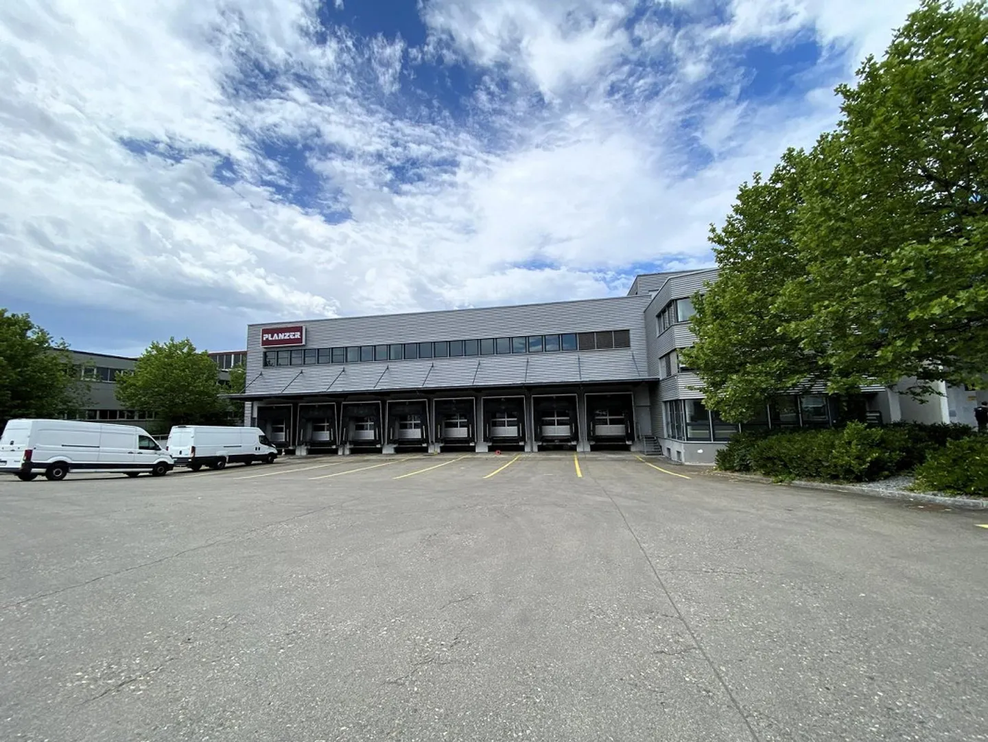 Your new logistics location in a prime location - Photo 2 of 13