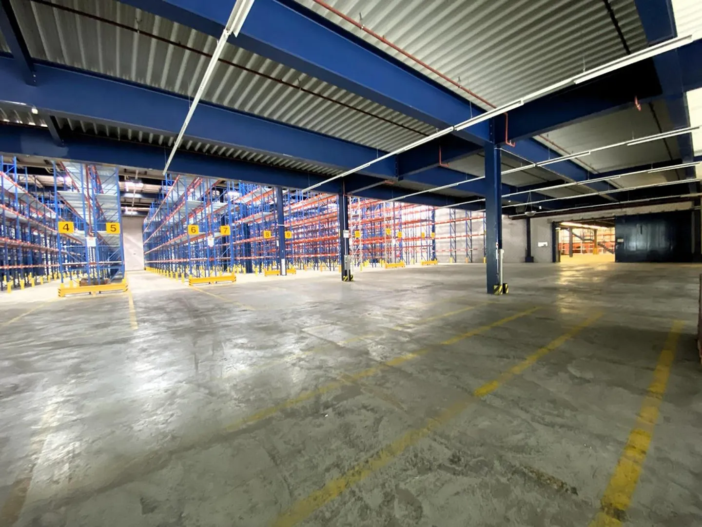 Your new logistics location in a prime location - Photo 5 of 13