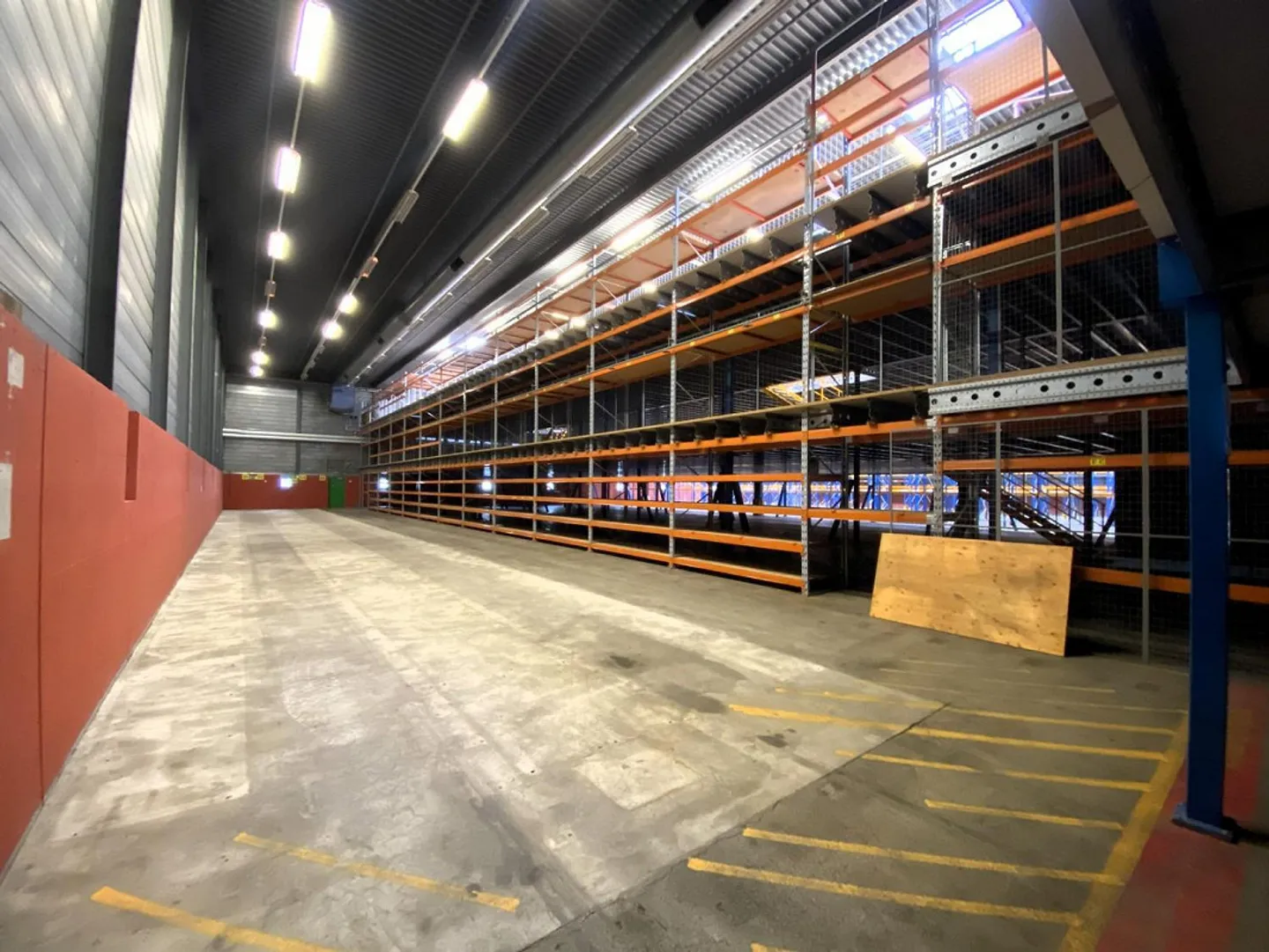 Your new logistics location in a prime location - Photo 8 of 13