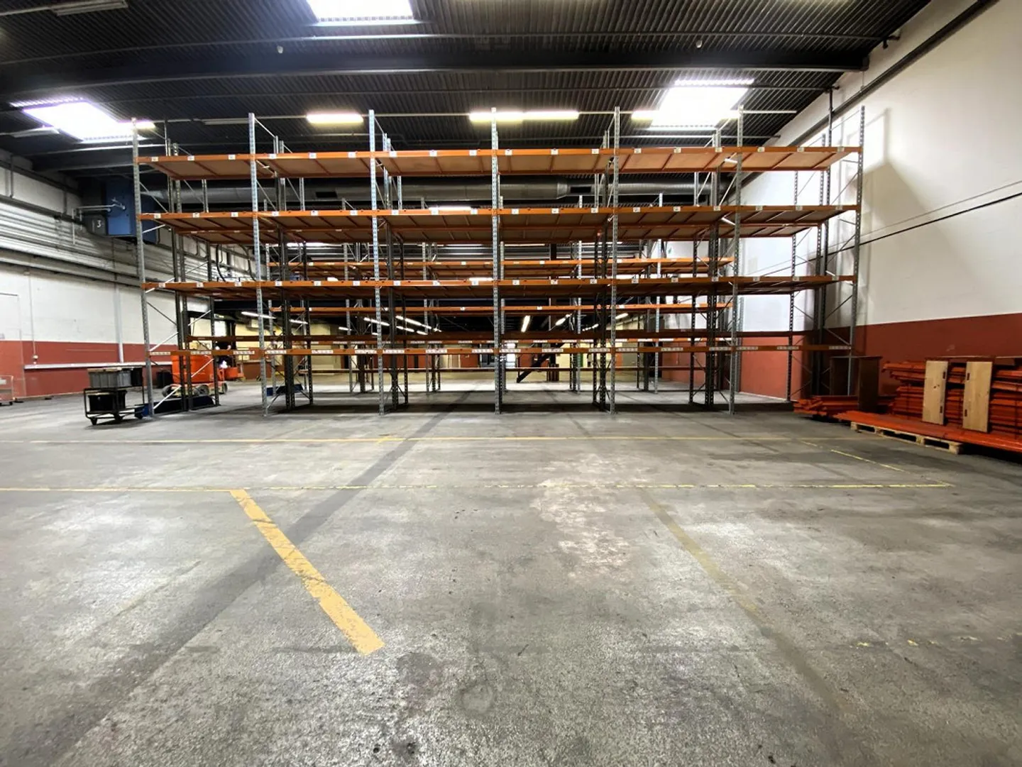 Your new logistics location in a prime location - Photo 9 of 13